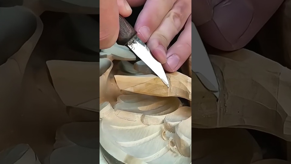 静かに続く木片 — Strongest Craftsman