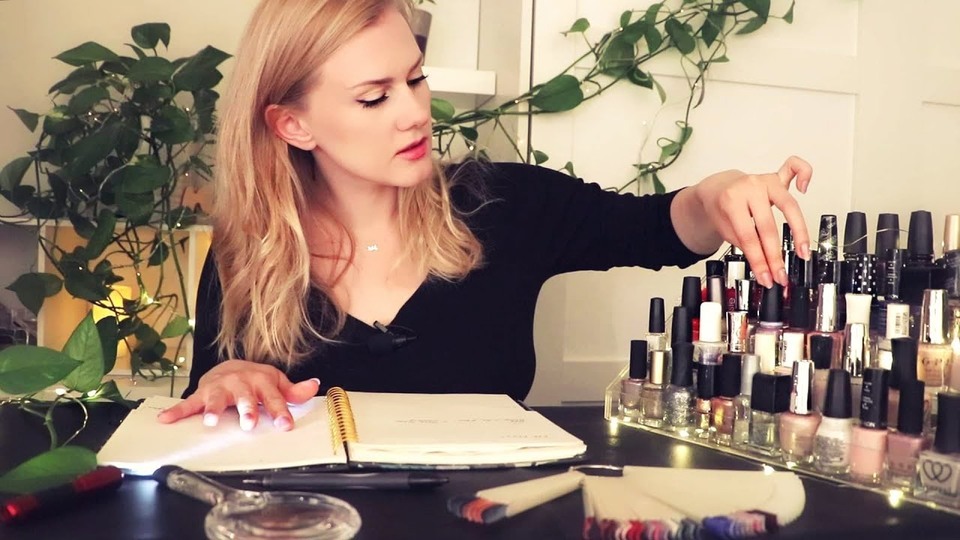 카탈로그를 넘기며 정리하는 소리 — Gentle Whispering ASMR