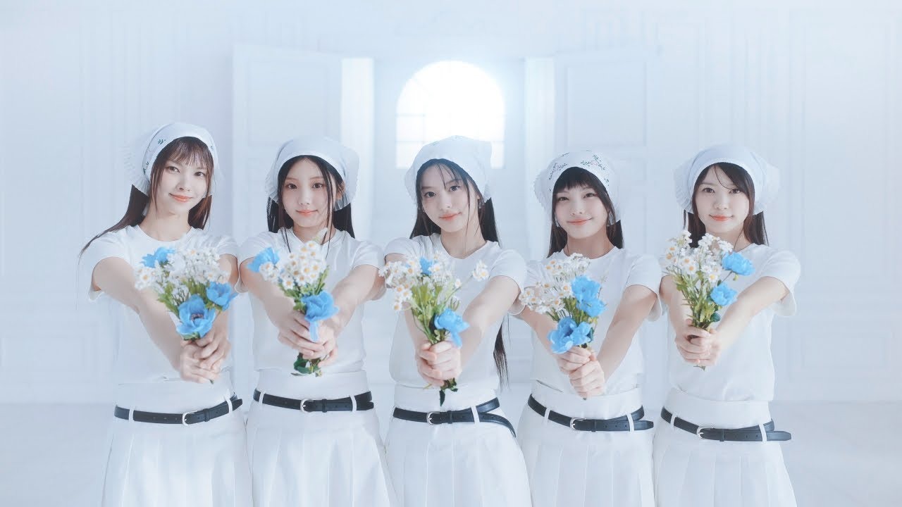 ILLIT - Almond Chocolate (Korean Ver.) Official Performance