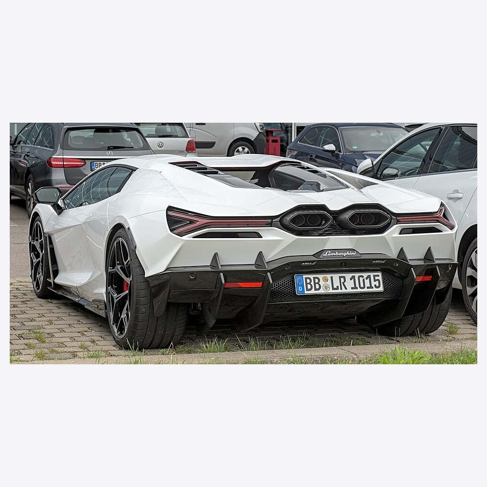 Lamborghini Revuelto