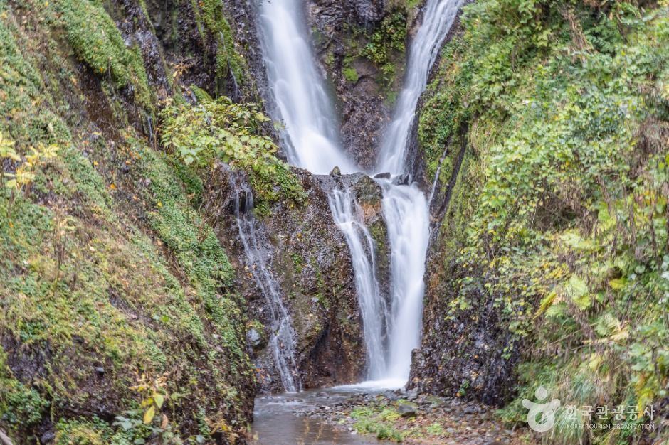 Bongrae Waterfall