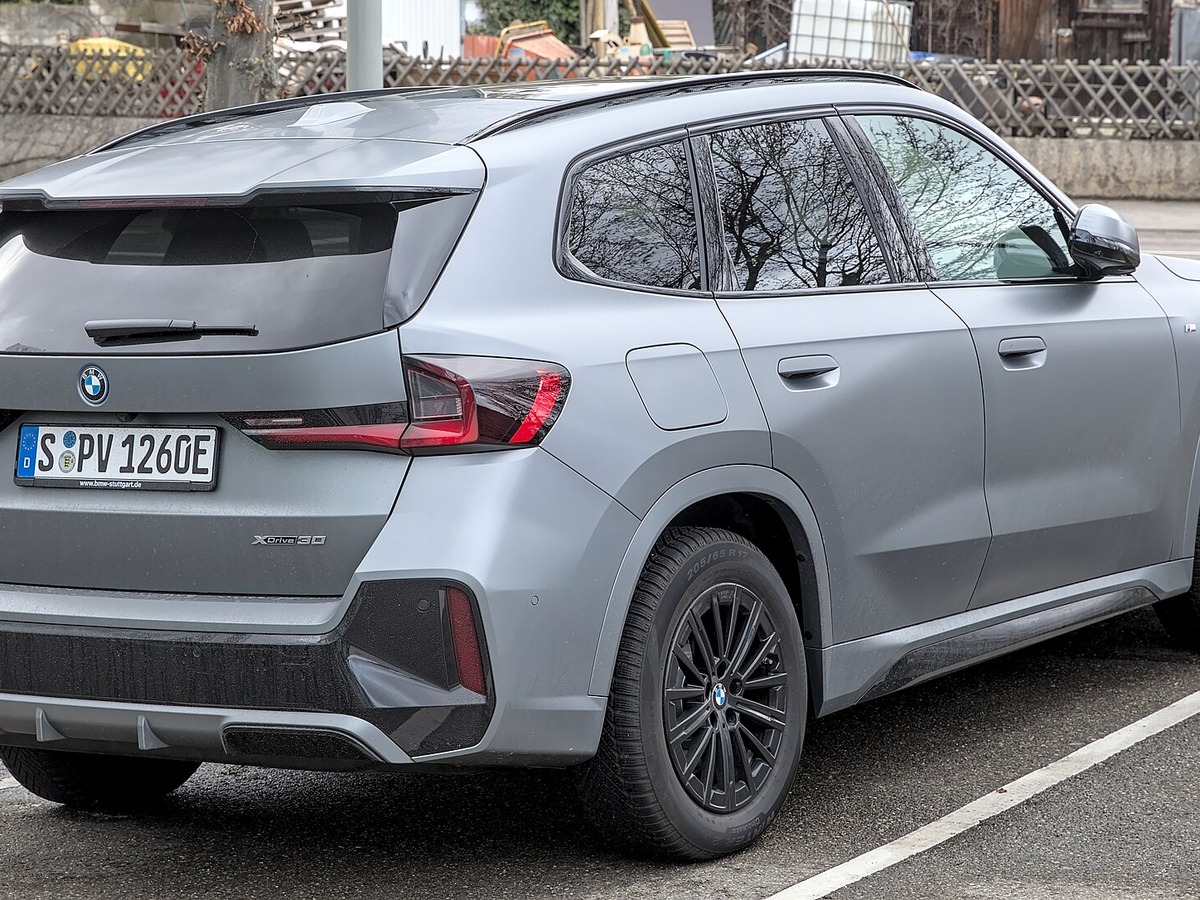BMW iX1