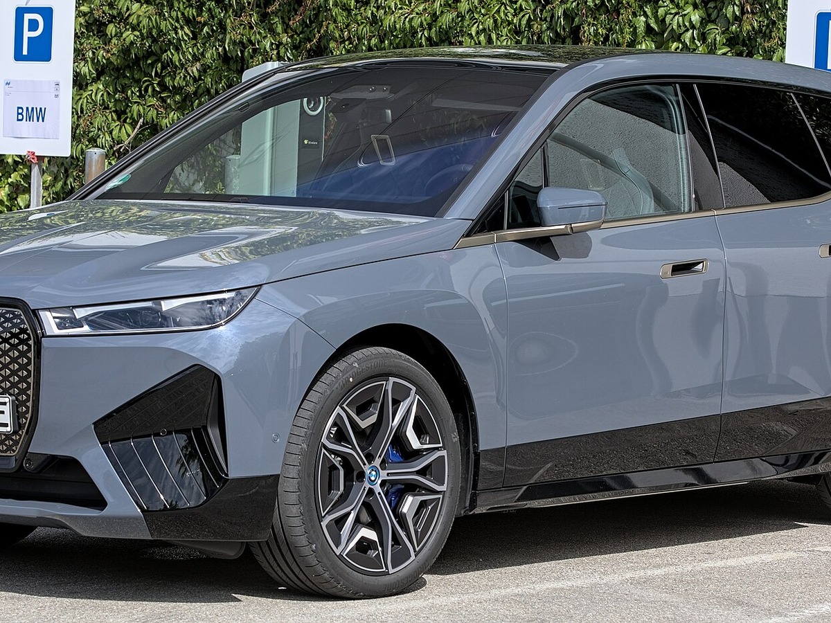 BMW iX