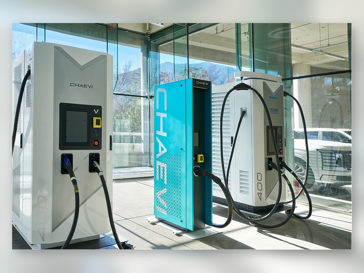 채비 400kW 초급속 충전기