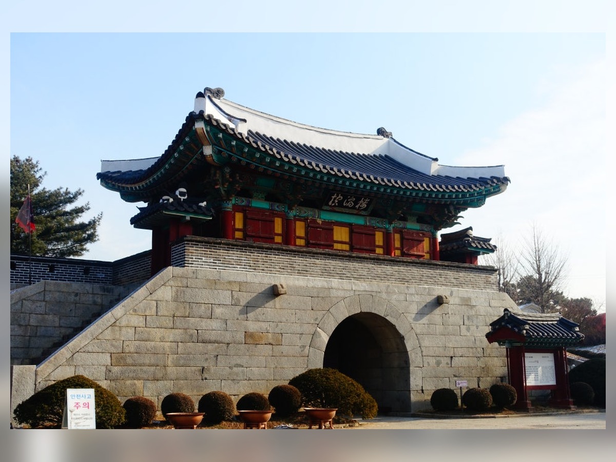 덕진진