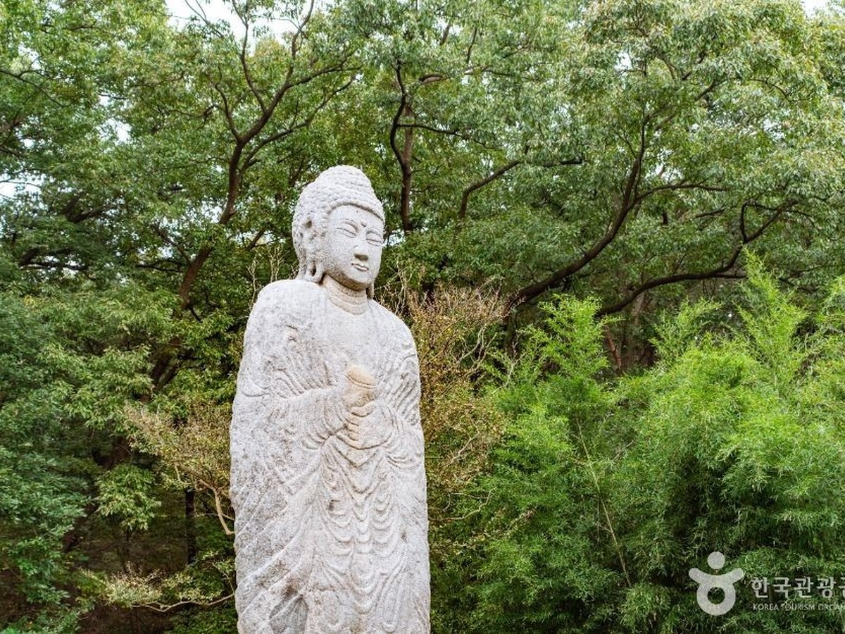 아산 평촌리 석조약사여래입상