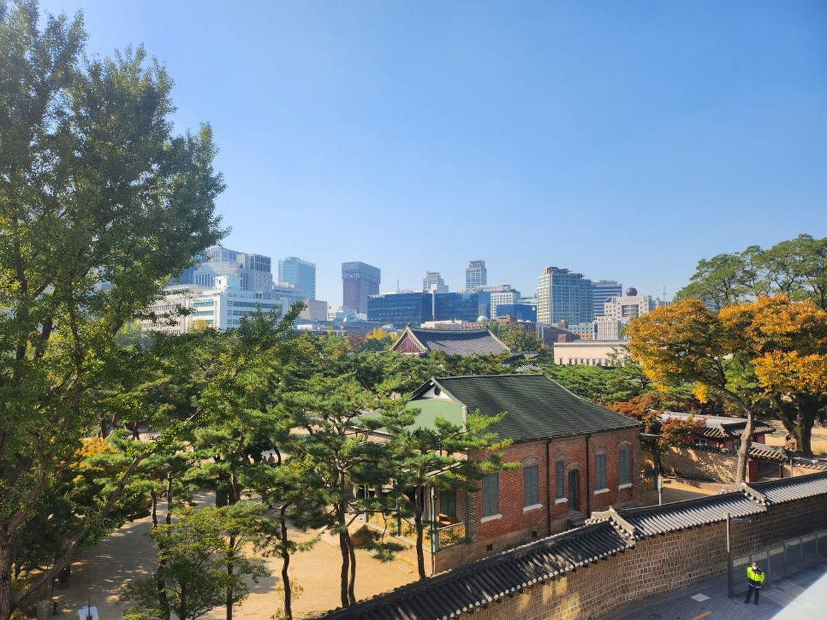 Deoksugung Stone Wall Path