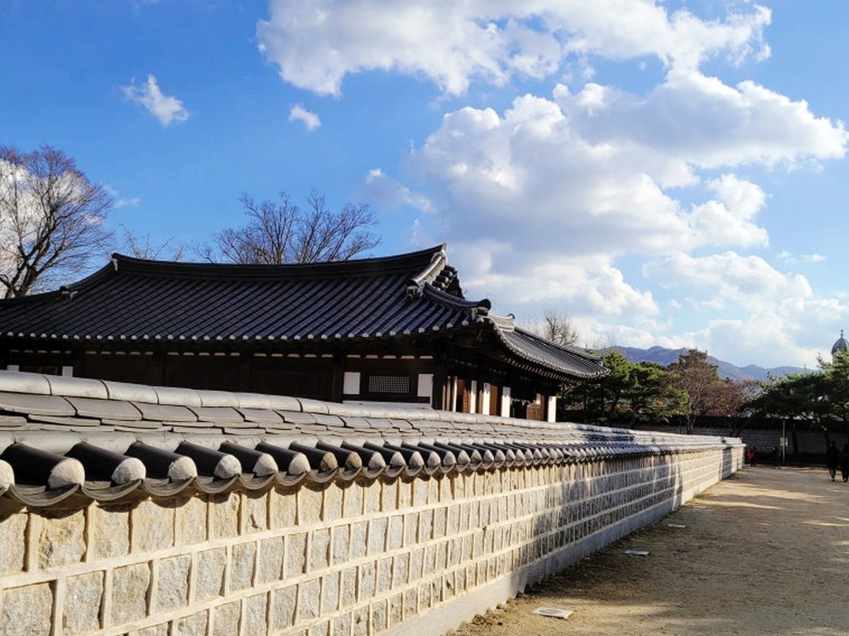 Jeonju Hanok Village Gyeonggijeon Stone Wall Path