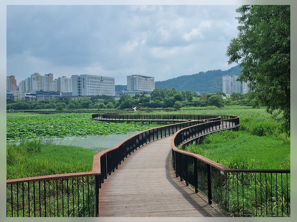 Giji Lake Waterfront Park