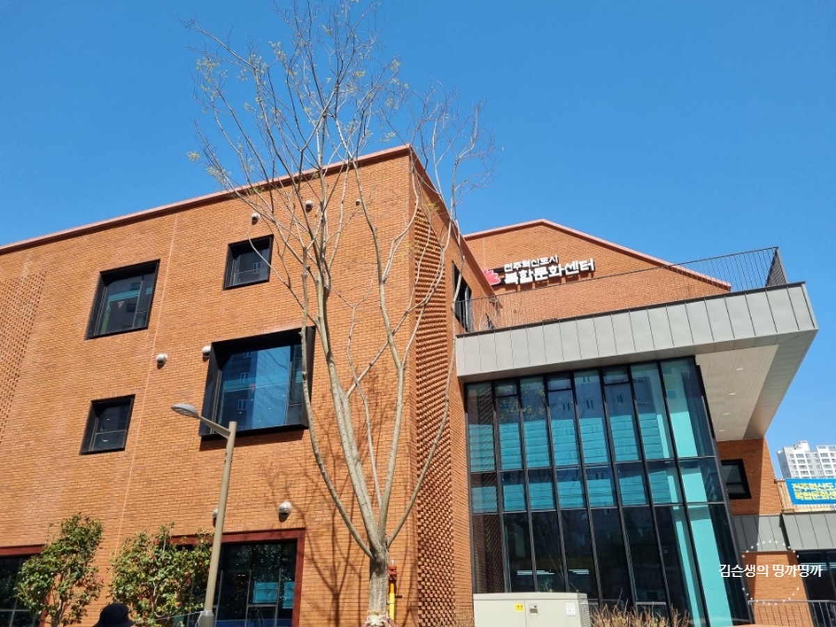 Jeonju Innovation City Cultural Complex Center