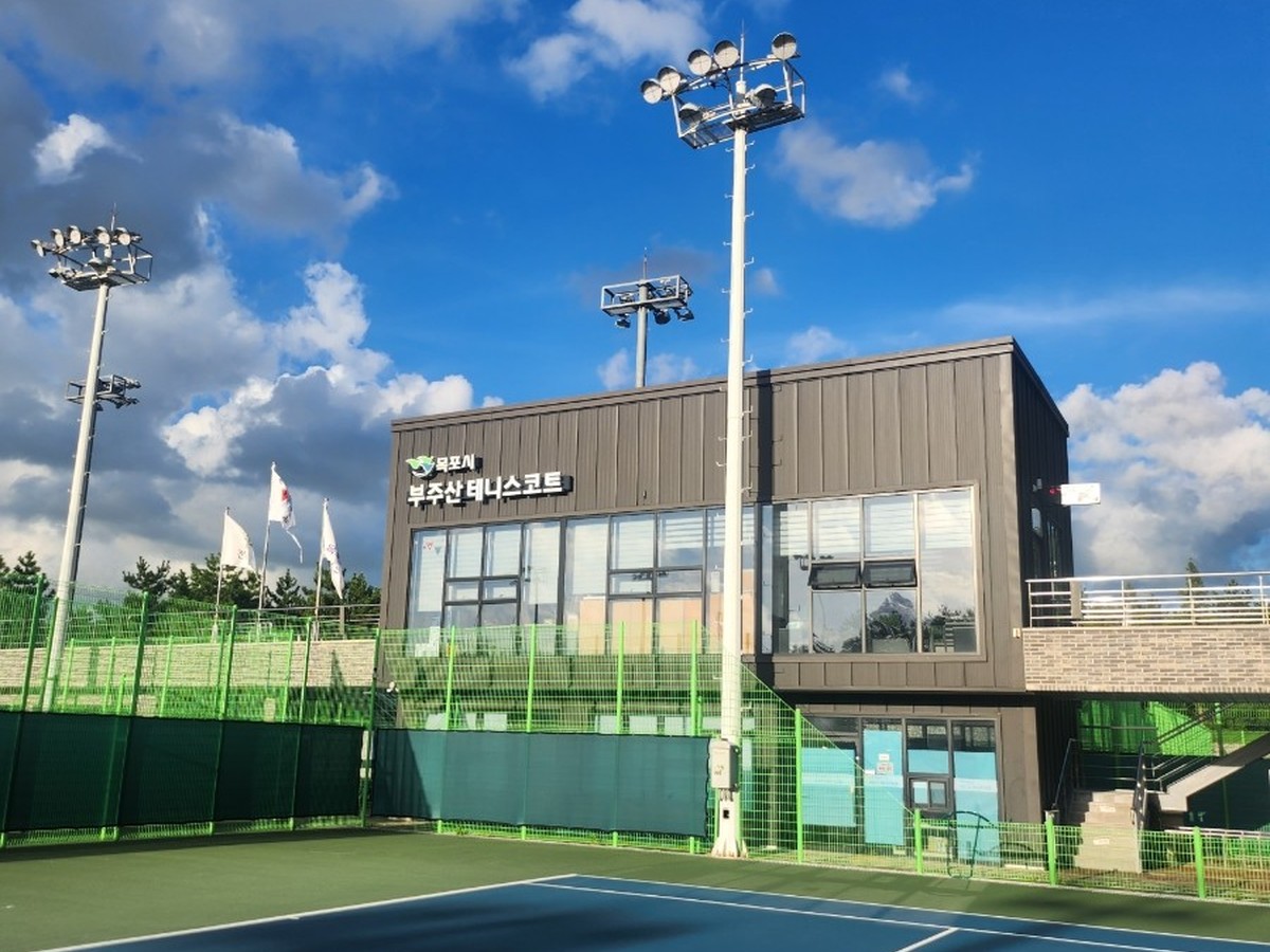 富州山体育公園テニス場