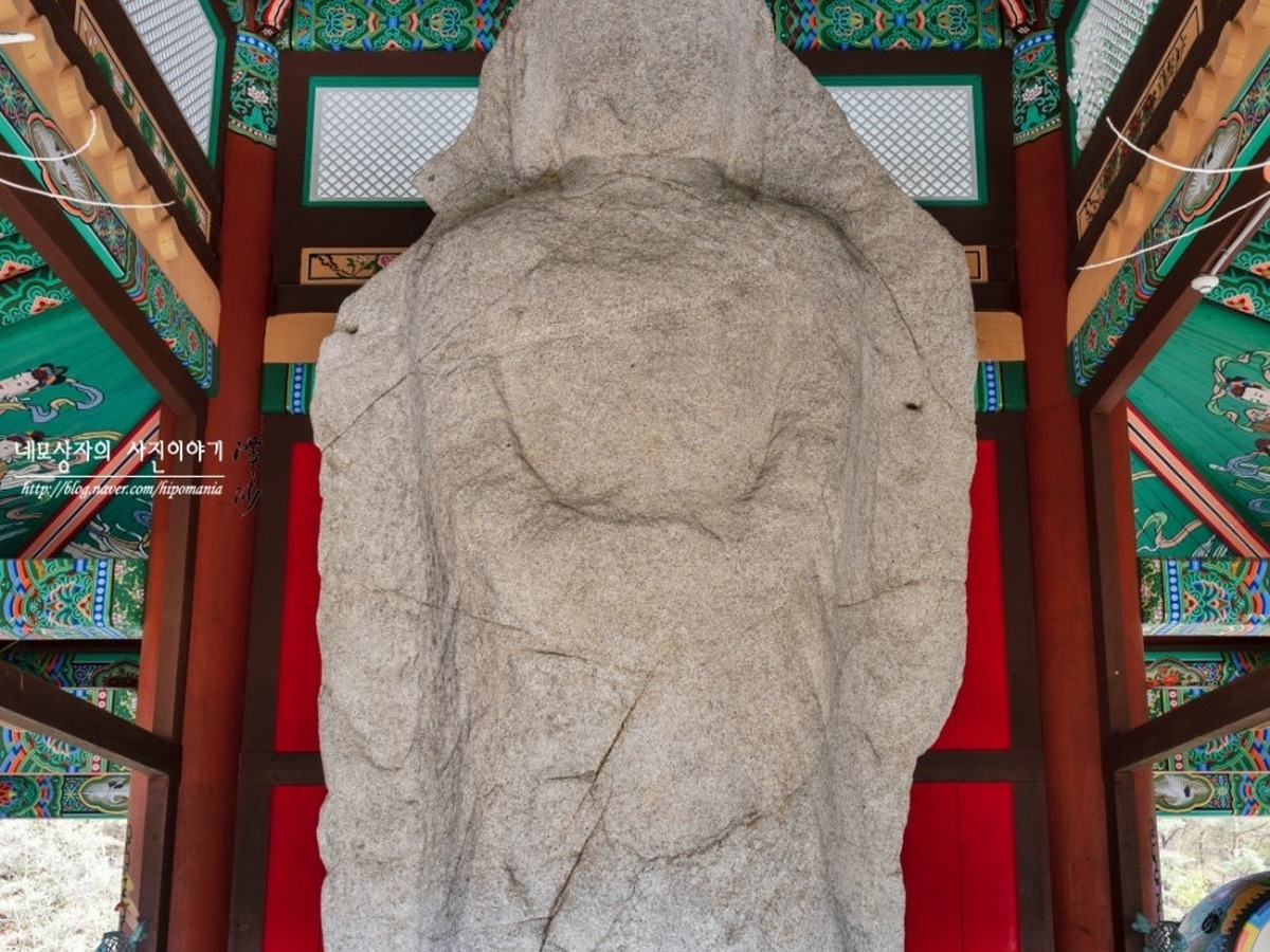 용담사석불입상